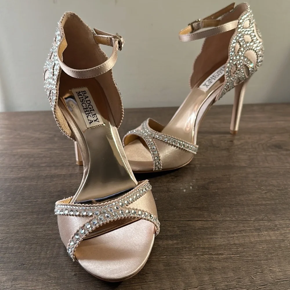 Elegant  BADGLEY MISCHKA Roxy Sandals. - Picture 12 of 13